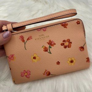 NWT Coach Floral Print Blush Wristlet